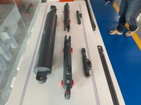 Vente directe d'usine - Cylindre hydraulique pour chargeur latéral 4 x 2,5 x 40 pouces