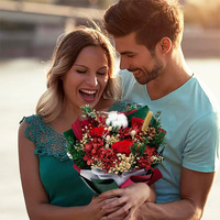 TC Productos de esquema de color de Navidad Regalo Rosas rojas y verdes Decoraciones Ramos de rosas preservadas Conjunto de regalo Ramo de flores eternas