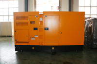 Groupe électrogène diesel silencieux Cummins fiable de 135 kW 170 kVA 50/60 Hz pour hôpitaux, centres de données, mines et construction