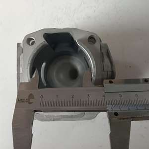 مجموعة رأس أسطوانة ومكبس UM ثنائية الشوط 43 مم لقطع غيار محرك المنشار الآلي CS4500 سعة 45 سم مكعب - Product Image 5