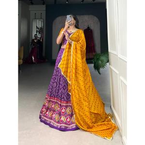 ชุด lehenga choli ใยไหมทัสซาร์สำหรับเจ้าสาวพิมพ์ลาย patola พร้อมงานฟอยล์ที่ออกแบบมาสำหรับงานแต่งงานของผู้หญิงจากอินเดีย - Product Image 3
