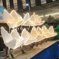 Lustre de scène de mariage style européen avec ailes de papillon lumineuses, en métal et PVC, pour décoration de plafond artistique et photographie suspendue sur scène en T
