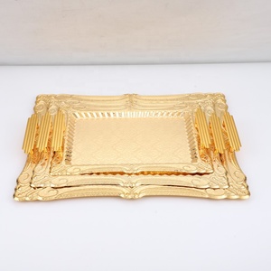 Plateau de service rectangulaire en métal design traditionnel - Product Image 1