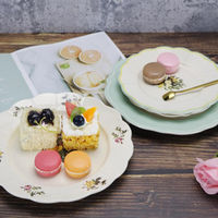 Assiettes à dessert en céramique vintage à motif floral pastoral, bord festonné ondulé, vaisselle en porcelaine esthétique pour le thé de l'après-midi et les gâteaux