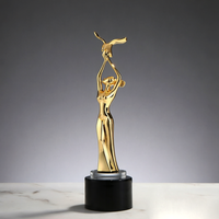 Noble fabricant créatif métal dame figure tenant paix colombe cadeau personnalisé gravé Logo personnalisé beauté trophée prix
