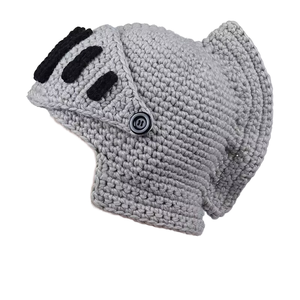 冬の暖かいかぎ針編みニット帽子ローマナイトヘルメットビーニーハットバーバリアンスカルキャップフェイスマスク付き - Product Image 1