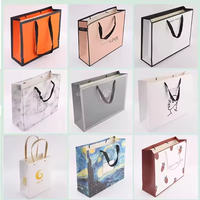Ruban logo de luxe votre vente en gros sacs blancs pour les achats en papier personnalisé avec des vêtements de marque propre poignée impression sacs en papier