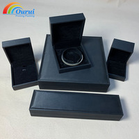 Boîte à bijoux en cuir avec logo personnalisé, best-seller, boîte cadeau carrée de qualité plaquée noire pour bracelets, position extérieure