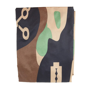 Capa de peluquería de camuflaje de poliéster resistente al agua para cortar el cabello y recortar la barba de los hombres - Product Image 3
