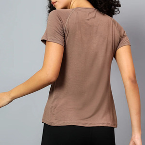 Fabricant en gros de vêtements de sport pour femmes, t-shirts de sport pour femmes à col rond, manches courtes, coupe ajustée, 100% polyester, couleur unie - Product Image 4