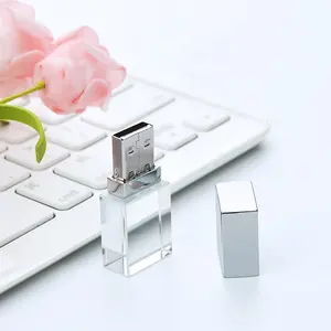 USB pendrives หน่วยความจำคริสตัลที่กำหนดโลโก้เอง USB แฟลชไดรฟ์2GB 4GB 8GB 16GB 32GB 3D 64gb128gb กับไฟสี