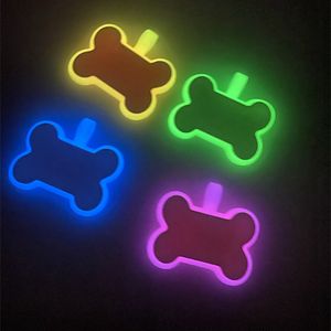 Kit de Etiqueta de Silicona para Perro con Forma de Hueso, Logotipo Personalizado con Láser, Brilla en la Oscuridad, con Cordón de Silicona - Product Image 1