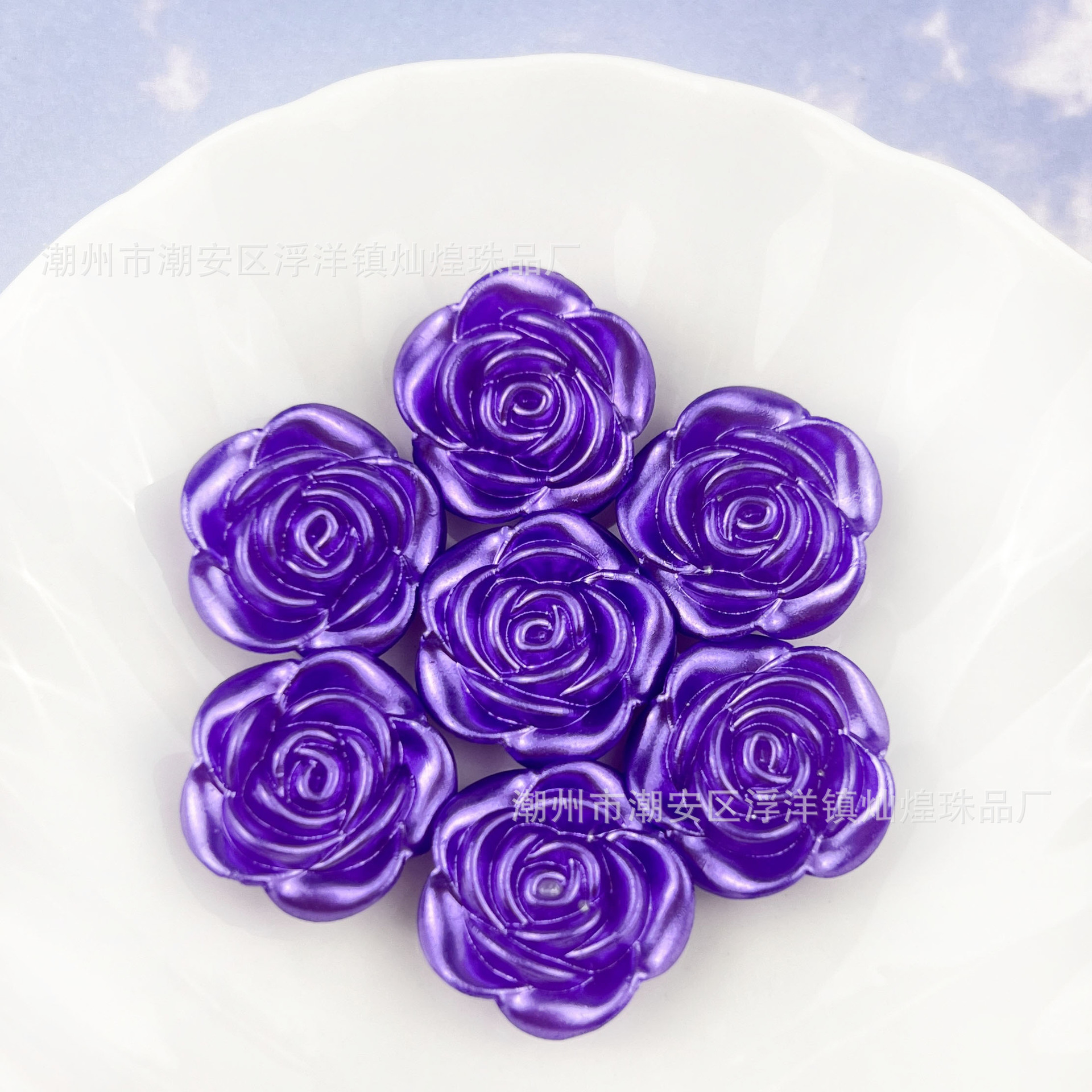 14 rosas violetas con agujeros