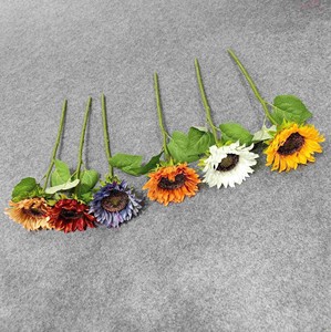 TH782001 Flores artificiales de girasoles de varios colores con Centro negro para decoraciones de Año Nuevo chino - Product Image 1