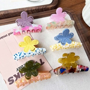 Vente en gros de pinces à <span class=keywords><strong>cheveux</strong></span> en acétate 3D à fleurs, colorées, élégantes, géométriques, 6 cm, aspect haut de gamme, pour femmes, personnalisation possible - Product Image 2