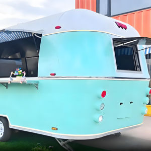 Reina Pepiada Arepa Food Truck, Arepa de Maíz Caliente Rellena de <span class=keywords><strong>Pollo</strong></span> Desmenuzado, Mayonesa de Aguacate y Cilantro, Tostada en Plancha - Product Image 1