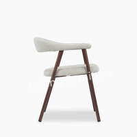 Chaise de salle à manger Luca Mecca en bois de hêtre massif avec dossier incurvé et rembourrage, idéale pour les restaurants et les appartements