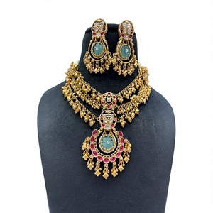 Conjunto de collar y aretes de latón chapado en oro de calidad premium y a la moda para mujeres, para ocasiones de boda. - Product Image 2