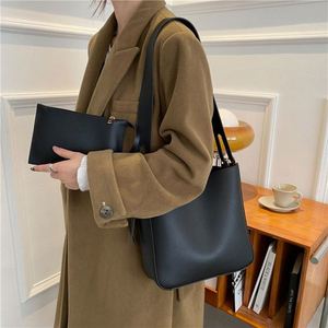 Bolsos cruzados de moda 2023, bolsos de lujo para mujer, bolsos de hombro de piel sintética suave, juego de 2 piezas con cartera. - Product Image 3
