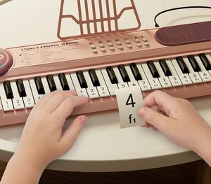 Wholesale Instrument Kids Piano Toys 37 Keys Multifunctional Electronic Piano Sensory Toys Birthday <b>Present</b> - Product Image 2