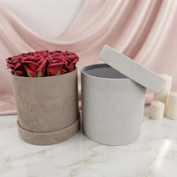Boîtes rondes en carton de luxe en velours avec matériaux recyclés, pelliculage mat et gaufrage pour emballage cadeau