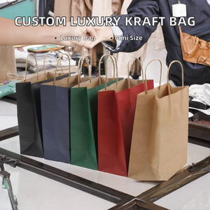 Sac fourre-tout en papier kraft noir de luxe pour le commerce de détail, imprimé avec des dessins animés personnalisés, avec poignées d'épaule - Product Image 2
