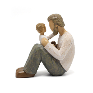 Résine peinte à la main père fils Sculpture astucieuse décoration de la maison ornement nouveau-né bébé première célébration grand-mère grand-père - Product Image 2