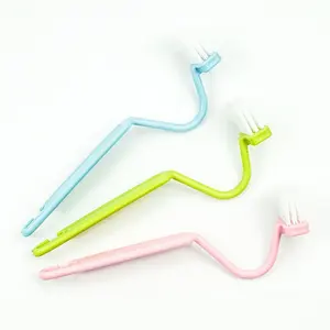 Brosse de nettoyage de toilettes en plastique courbée en forme de V pour les coins et les rebords de la salle de bain, des fenêtres et des bords de toilettes de cuisine - Product Image 1