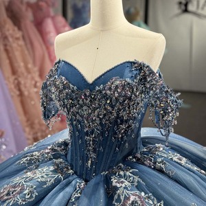 Robe de bal de Quinceañera Jancember en dentelle florale bleu ardoise avec appliques, décolleté cœur, épaules dénudées, ornée de perles et de cristaux, jupe en tulle pleine longueur - Product Image 2