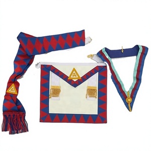 Ensemble familial de décorations style regsandales, avec ceinture de poitrine, collier, tablier - Product Image 1