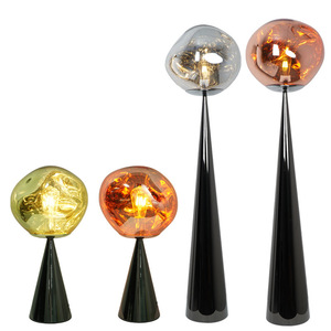 โคมไฟตั้งพื้นสไตล์นอร์ดิกวินเทจ ดีไซน์โพสต์โมเดิร์น เหมาะสำหรับห้องนั่งเล่น ห้องนอน และห้องทำงาน โครงเหล็ก สำหรับโรงแรม - Product Image 3