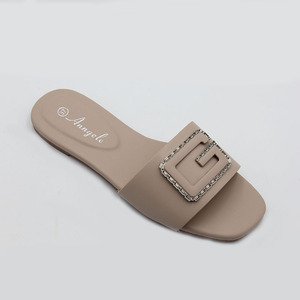 Sandales d'Été Confortables pour Femme avec Boucle Métallique Lettre G, Nouveau Design de Chaussures Plates pour Dames - Product Image 1