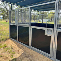 Écurie équestre extérieure avec portes de box pour chevaux, panneaux d'écurie à vendre
