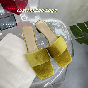 Chaussures à talons carrés bas en velours de qualité supérieure pour femmes, élégantes, sexy, tendance, pour l'été, vente en gros - Product Image 2