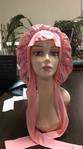 Bonnets en satin de bonne qualité avec logo et foulards en soie pour cheveux, avec bande à nouer - Product Image 2