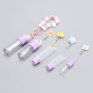 Tube vide transparent en plastique OMI 3.5/7ml pour brillant à lèvres, avec pendentif décoratif et bouchon à vis, idéal pour l'emballage cosmétique - Product Image 2