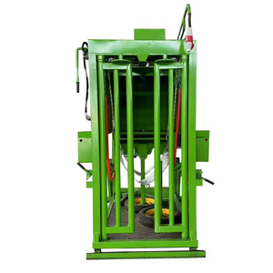 Machine à tailler les sabots en acier robuste avec système <span class=keywords><strong>de</strong></span> retenue réglable, <span class=keywords><strong>sol</strong></span> antidérapant et conception à ouverture latérale pour l'élevage laitier - Product Image 1