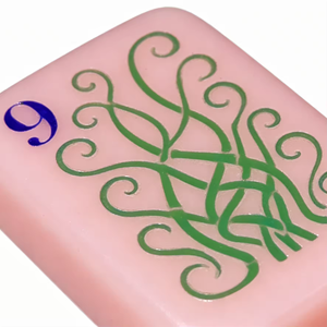 Ensemble de Mahjong Contemporain de Luxe en Acrylique avec Motifs Floraux, Pliable et Portable, Tuiles Durables et Écologiques - Product Image 4