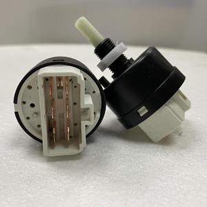 Interruptor de Aire Acondicionado Subaru 62x35x35mm YF-82951 para Reemplazo del Ventilador - Product Image 4