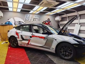 Pellicola Adesiva Personalizzata in PVC per Wrapping Auto, Spessore 0,14mm - Product Image 6