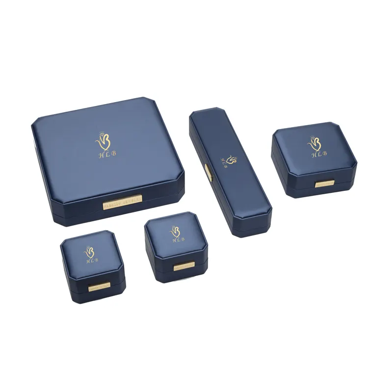 Kemasan kotak perhiasan kulit Pu Premium kotak perhiasan buatan tangan dengan logo mewah