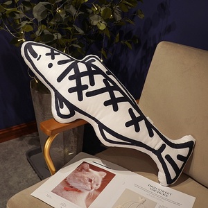 Coussin de bureau en forme de poisson, populaire sur internet, avec motifs graffiti amusants, en peluche de poisson séché, rembourré en coton PP, pour la sieste au bureau - Product Image 6