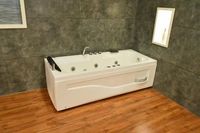Baignoire balnéo rectangulaire autoportante moderne avec jets de massage, commande informatisée, appui-tête et robinet inclus