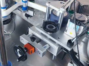 Lwt điện mỹ phẩm chai labeler plc-điều khiển hộp số cho nước hoa tinh dầu Chai Thủy Tinh chính xác hệ thống định vị - Product Image 5