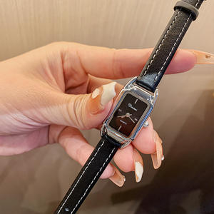 Reloj de pulsera cuadrado pequeño de estilo retro para mujer, moderno, de tres agujas, sencillo y elegante, de cuarzo. - Product Image 6