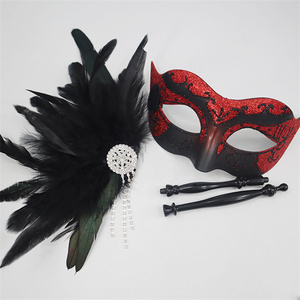 Maschera <span class=keywords><strong>Nera</strong></span> Verniciata a Spruzzo con Piume, Trucco Sensuale, Maschera per Occhi di Lusso con Fiore Laterale Dipinto a Mano - Product Image 2