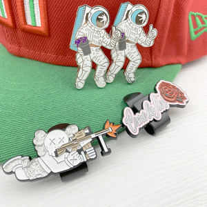 Épingles à chapeau en métal, motif astronaute de dessin animé, type boucle, 20 mm, finition brillante, usage général - Product Image 4