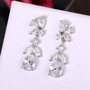 Pendientes Largos con Flores de Glicinia para Mujer, Pendientes Colgantes Elegantes con Diseño Floral, Joyería de Moda para Uso Diario y Ocasiones Especiales - Product Image 3