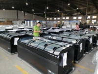 Congelador Comercial de Gran Capacidad Tipo Isla con Tapa de Vidrio Transparente, Enfriamiento Directo, Descongelación por Gas Caliente y Control Digital
