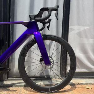 Saison de cyclisme April Cherry Blossom : Obtenez GRATUITEMENT des pédales clipless avec une évaluation positive Sh Imano <span class=keywords><strong>105</strong></span>, vélo de route en carbone aérodynamique. - Product Image 5